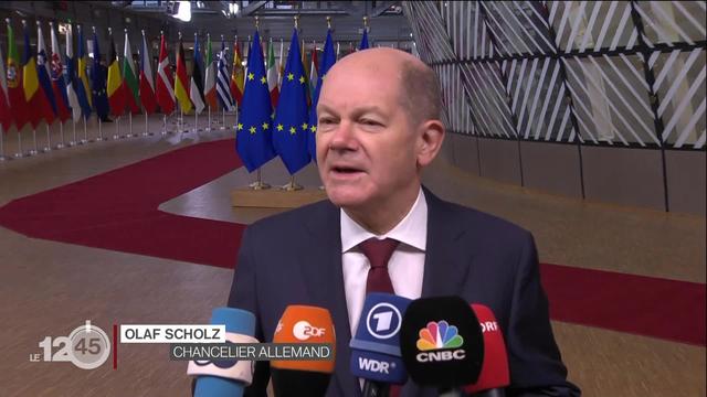 Olaf Scholz, le nouveau chancelier allemand, fait ses premiers pas dans l'arène politique européenne