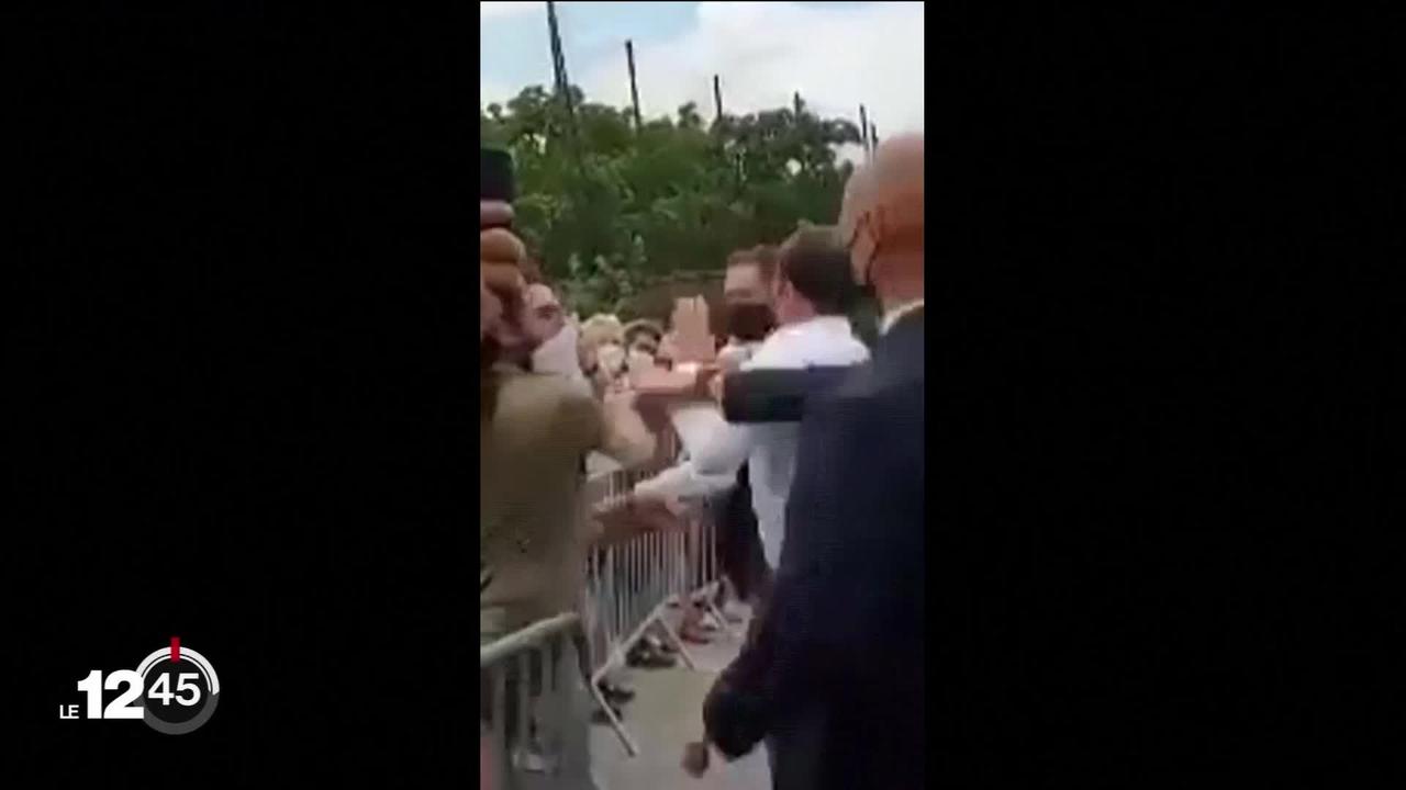 Emmanuel Macron a été giflé par un homme hier, lors d'un déplacement dans la Drôme. Le signe d'une campagne sous haute tension