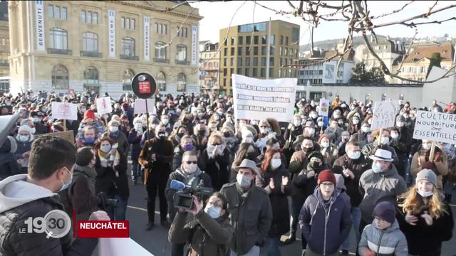 Covid: plus de 500 restaurateurs neuchâtelois sont descendus dans la rue. Ils se sentent abandonnés par les pouvoirs publics