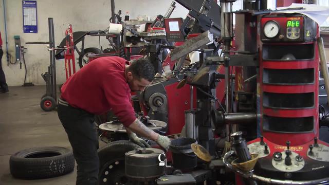 La pénurie de caoutchouc complique la vie des garages qui doivent monter les nouveaux pneus d'hiver