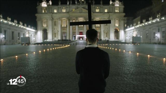 Au Vatican, les célébrations des fêtes de Pâques ont lieu en tout petit comité, Covid oblige.