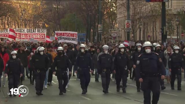 D’Autriche aux Pays-Bas, les manifestations contre les nouvelles restrictions sanitaires se multiplient et certaines dégénèrent, comme vendredi à Rotterdam