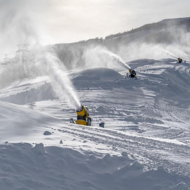 Canons à neige [Depositphotos - dropthepress@gmail.com]