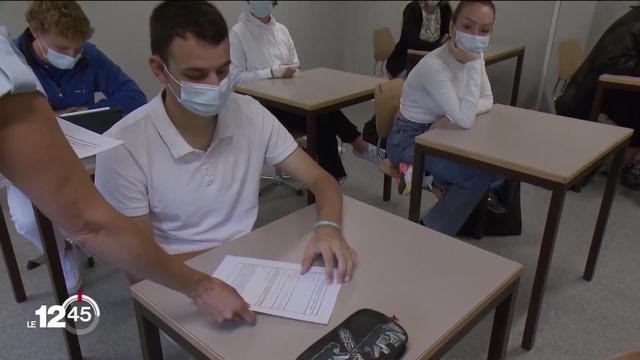 En Valais, la discrète récolte des certificats Covid.