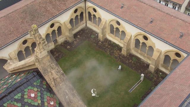 Le cloître de la collégiale de Neuchâtel dans le rétro