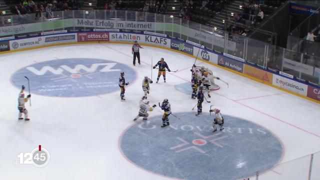 En hockey sur glace, Ajoie, néo-promu en Ligue nationale, a réalisé un exploit en battant le champion de Suisse, Zoug.