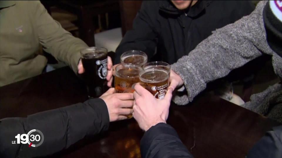 Avec la réouverture des terrasses de pubs, les britanniques savourent à pleines gorgées leur liberté retrouvée