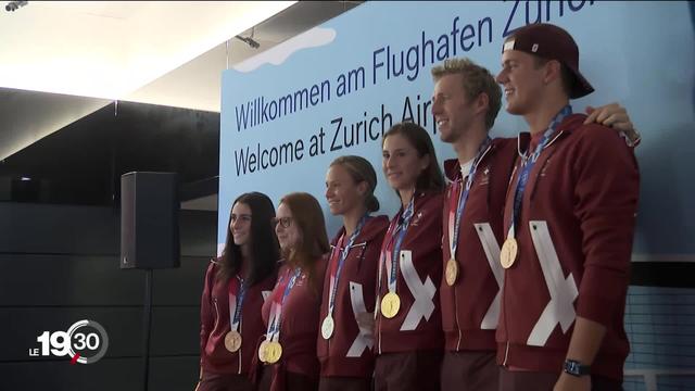 Les premiers médaillés suisses sont de retour des JO de Tokyo.