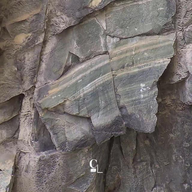 Découverte de l'ancienne carrière de marbre de Saillon (VS), un vestige méconnu de l'histoire industrielle valaisanne