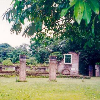 Les restes de la synagogue de Jodensavanne en 2000, Suriname. [DP  Wikimédia - Brokopondo]