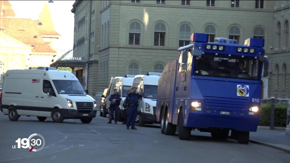 Berne retient son souffle avant de savoir si les manifestants braveront l'interdit.