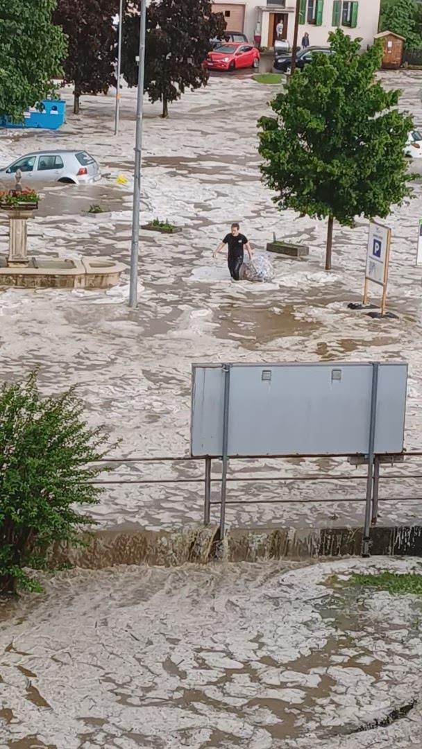 Des images du village de Villeret, dans le Jura bernois.