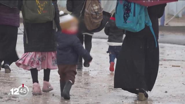 La Suisse rapatrie pour la première fois deux enfants qui se trouvaient dans un camp de djihadistes en Syrie.