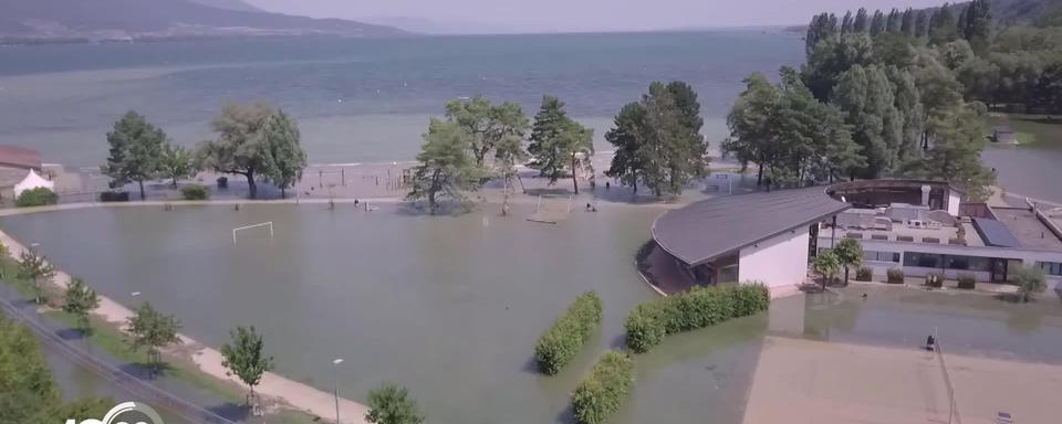 La vigilance reste de mise sur le lac de Neuchâtel. La décrue va durer plusieurs jours. Reportage à Yverdon-Les-Bains.