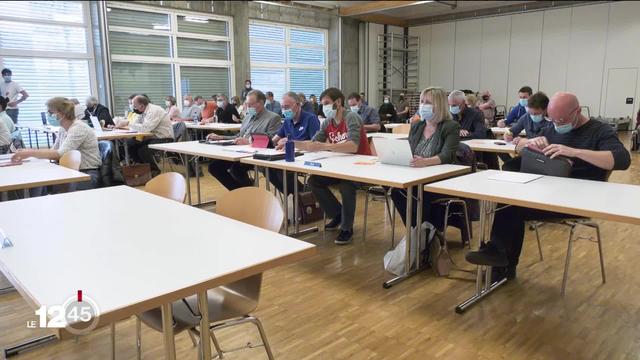 Premier Conseil de ville à Moutier après le vote historique du 28 mars. Reportage avec des politiciennes des deux bords.