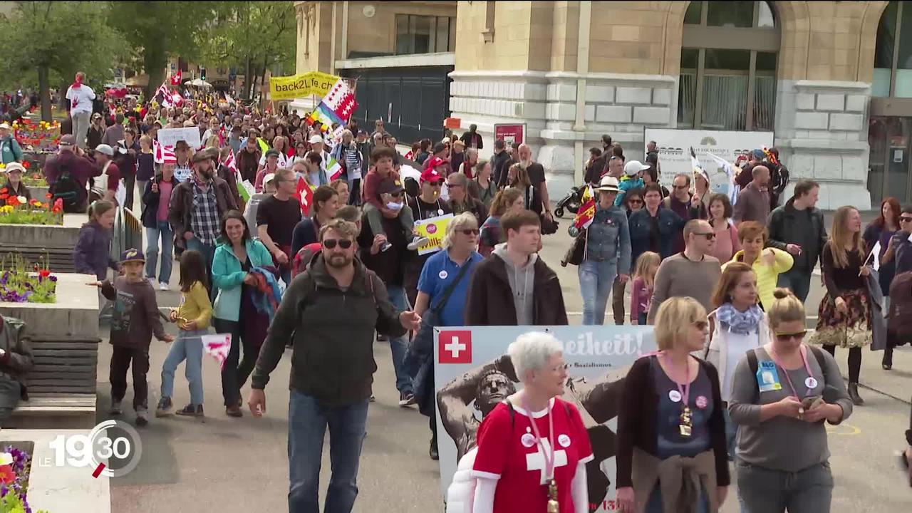 Les manifestants contre les mesures anti-covid ont défilé à Neuchâtel