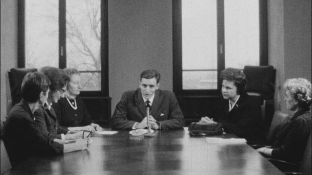Rencontre avec des députées genevoises en 1962. [RTS]