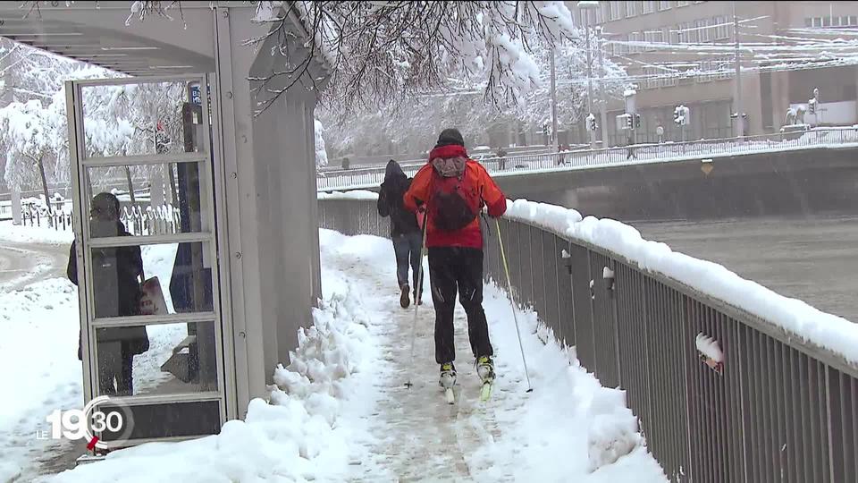 Des chutes de neige exceptionnelles en Suisse centrale et orientale. Zurich s'est retrouvée paralysée