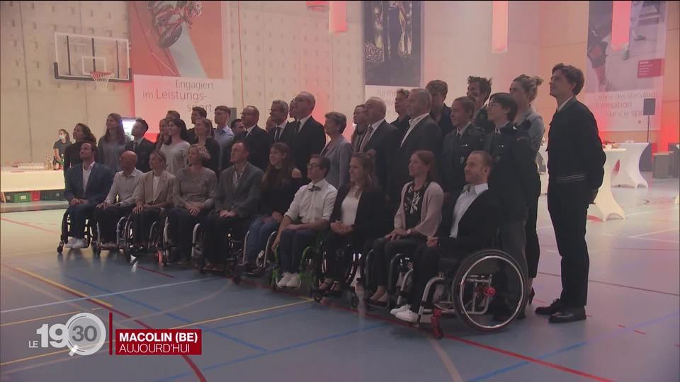 Le président Guy Parmelin et la conseillère fédérale aux sports Viola Amherd ont reçu les sportives et sportifs helvétiques médaillés cet été aux JO de Tokyo