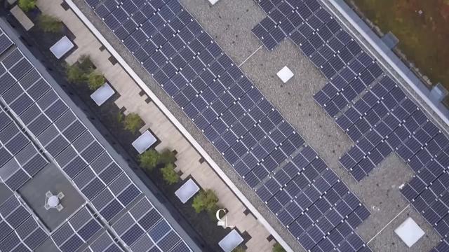 Série toits: le canton de Neuchâtel est le leader du photovoltaïque