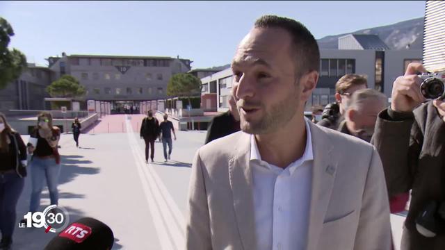 Elections valaisannes: le PDC perd sa majorité absolue. L'UDC Franz Ruppen et le PS Mathias Reynard entrent au gouvernement.