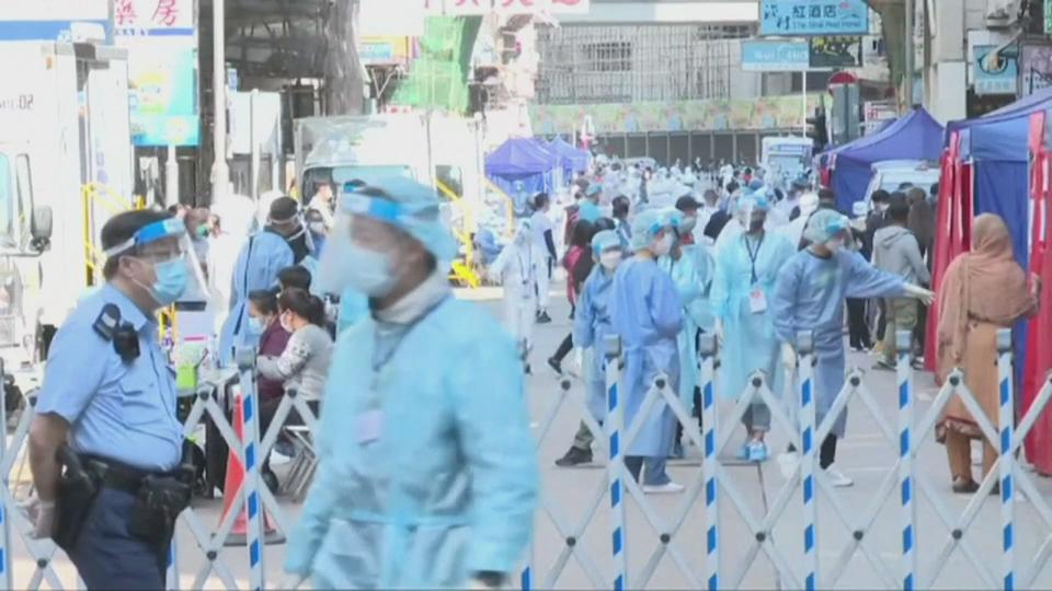 Premier confinement à Hong Kong, un quartier bloqué pour 48h