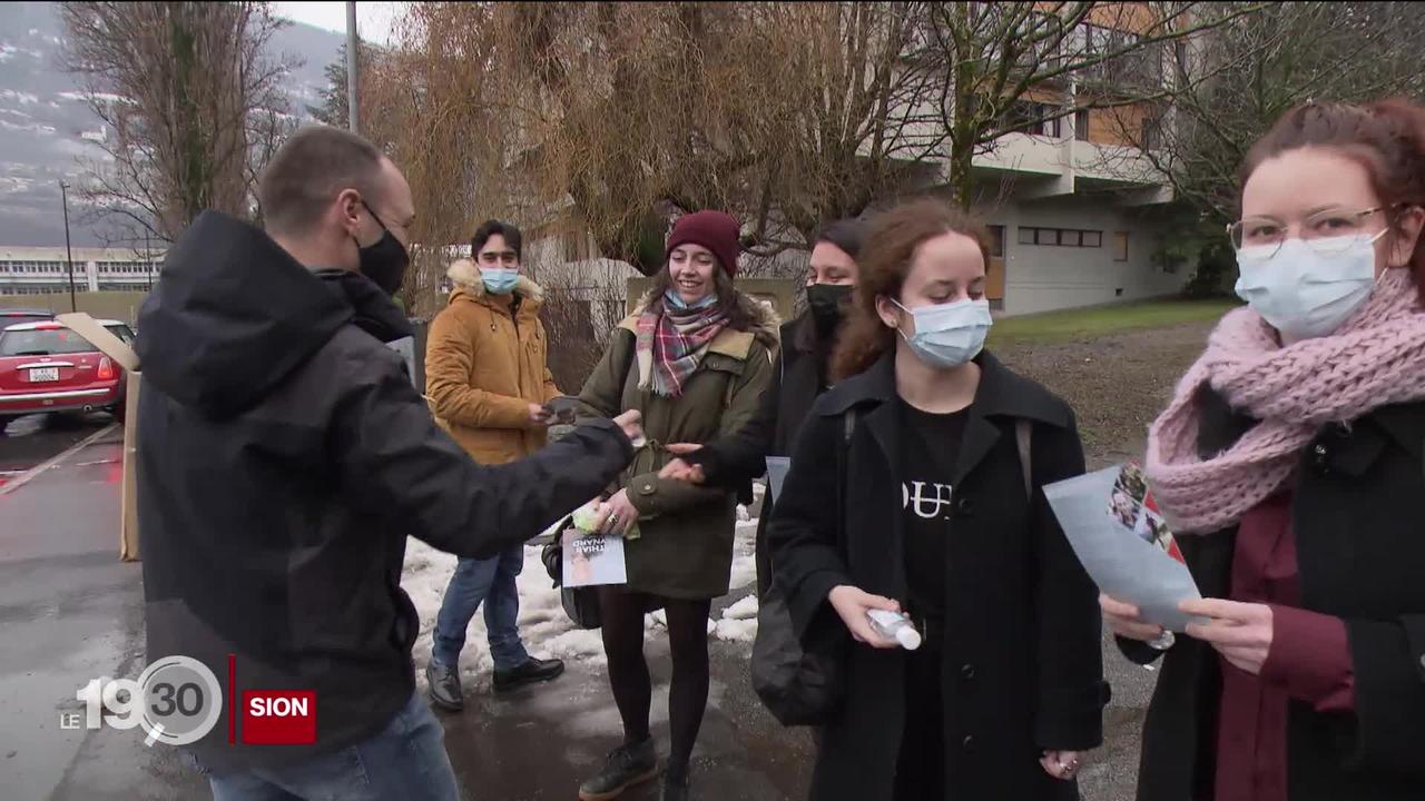 Conseil d'Etat valaisan, trois candidats mouillent la chemise pour sauver le siège de leur parti.