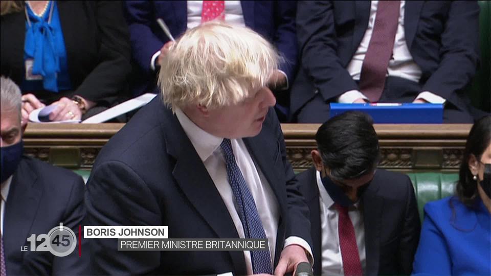 Le Premier ministre britannique Boris Johnson voit chuter sa crédibilité alors que son gouvernement est critiqué pour des violations des règles anti-Covid