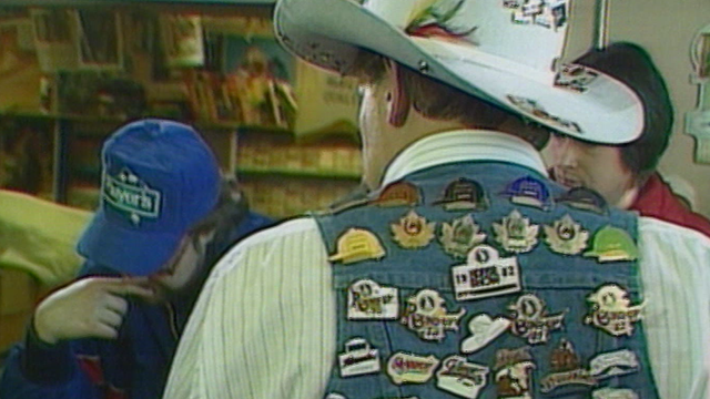 En 1988, lors des Jeux olympiques d'hiver de Calgary, le pin's collectionne les fans. [RTS]