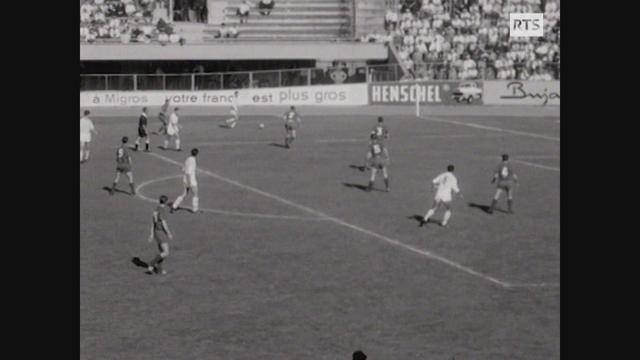 Foot: Robert Hosp et ses coéquipiers du Lausanne-Sport affrontent le FC Bâle en 1963