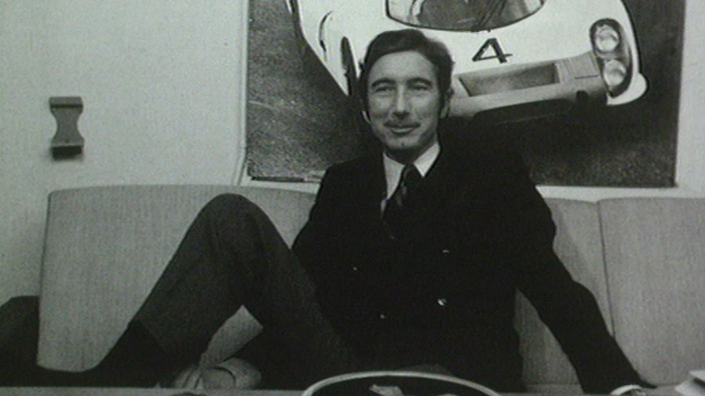Une jambe dans le plâtre, le pilote Joseph Siffert fait le bilan de sa saison 1969. [RTS]