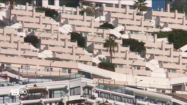 Dernier épisode de la série "Un virus dans la ville": le télétravail les pieds dans le sable ou l'attrait des Iles Canaries