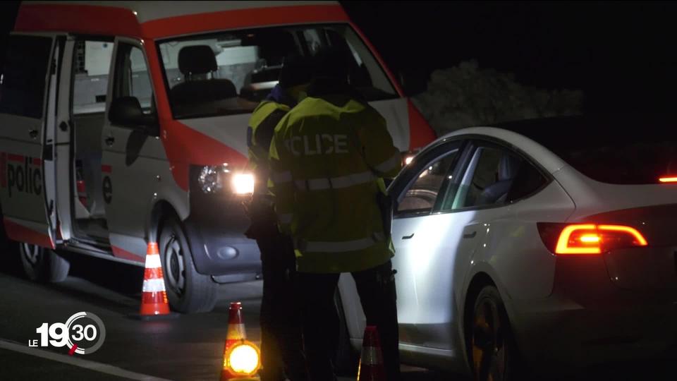 A Verbier, la police a placé un barrage filtrant à l'entrée du village du Châble pour décourager les fêtards.