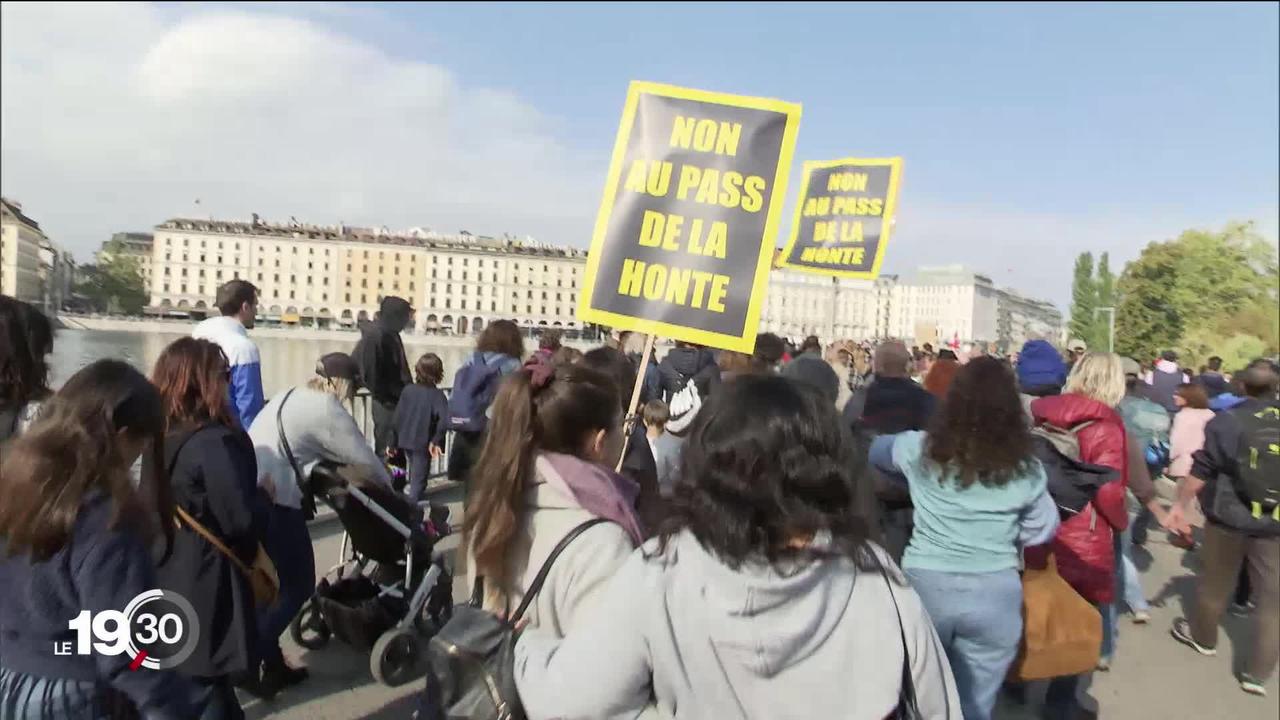 Près de 3000 personnes manifestent à Genève contre le certificat Covid