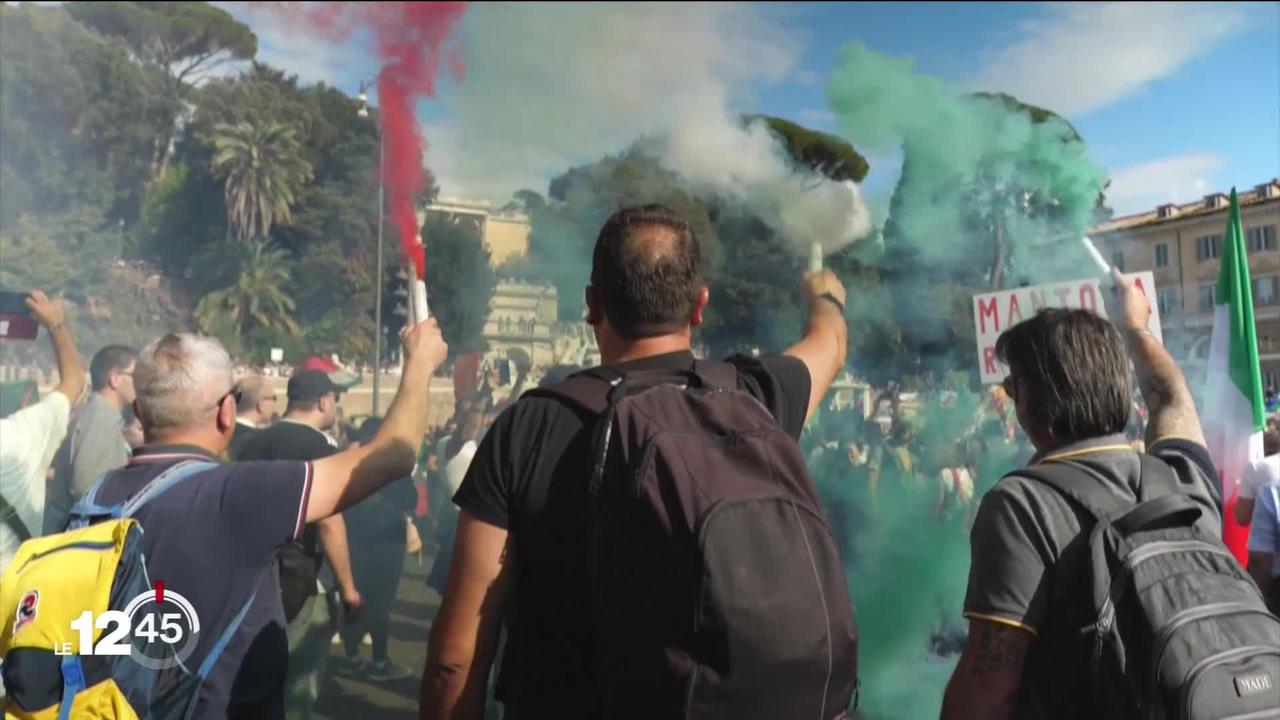 Des dizaines de milliers d'Italiens ont demandé l'interdiction de l'extrême droite lors d'un rassemblement à Rome samedi.