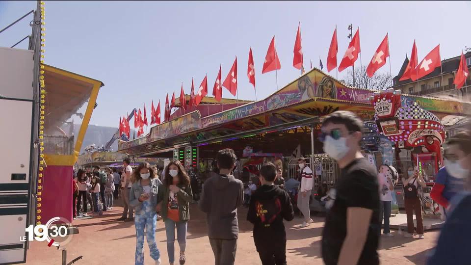 Au Luna Park de Plainpalais, les manèges attirent la foule depuis des jours, ce qui provoque l'incompréhension