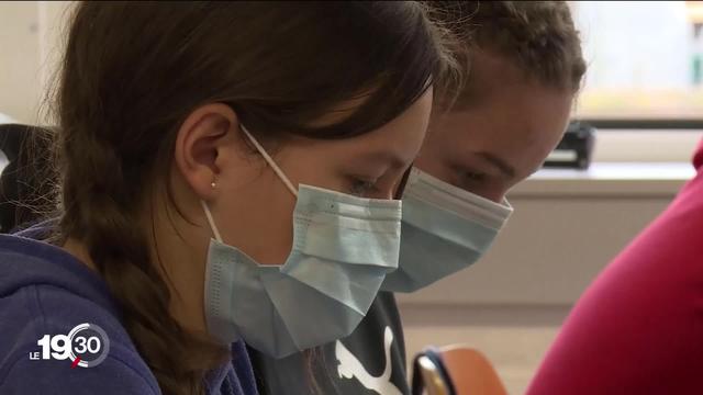 Fermeture ou renforcement des mesures sanitaires à l'école? Les cantons doivent soumettre bientôt leurs propositions à Berne