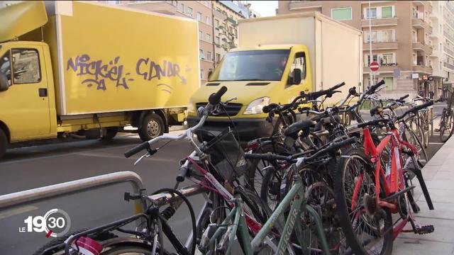 Recyclage écologique pour vélos abandonnés à Genève.