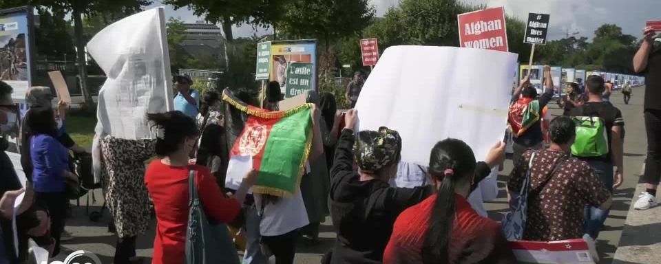 Plusieurs centaines de personnes ont manifesté cet après-midi à Genève en solidarité avec le peuple afghan