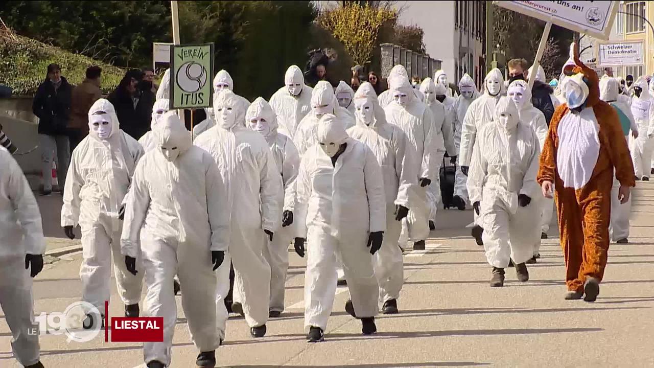 Restrictions sanitaires: plus de 8'000 personnes dans les rues à Liestal (BL), d'autres rassemblements canalisés.