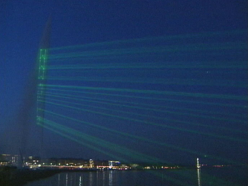 Des projections laser sur le Jet d'eau en 2003. [RTS]