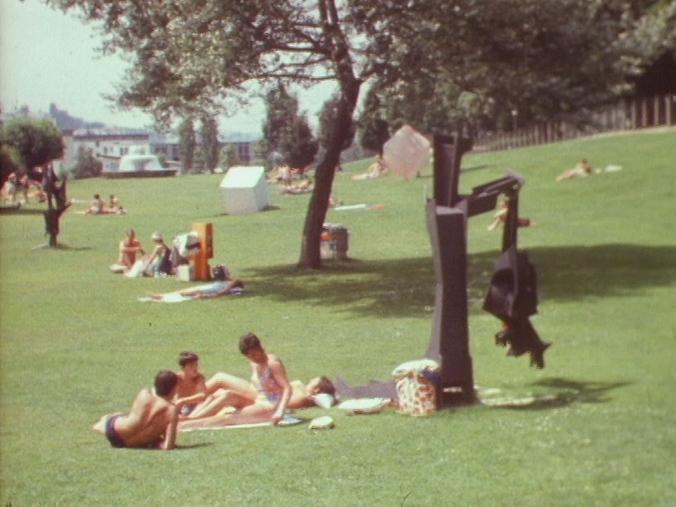 Des sculptures à la piscine [RTS]