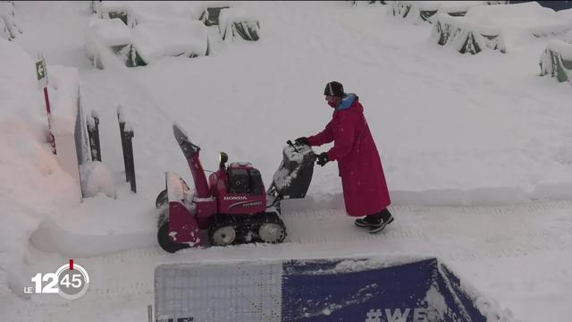 Faux départ pour les Mondiaux de ski de Cortina d'Ampezzo. Des fortes chutes de neige reportent le début des compétitions