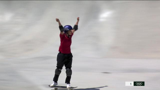 Skateboard, finale dames: Sakura Yosozumi (JPN) remporte l'or grâce à son 1er run
