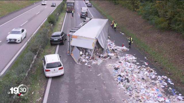 L’autoroute A1 a été fermée toute la journée de mardi entre Nyon et Gland. En cause, le renversement impressionnant d’un train routier