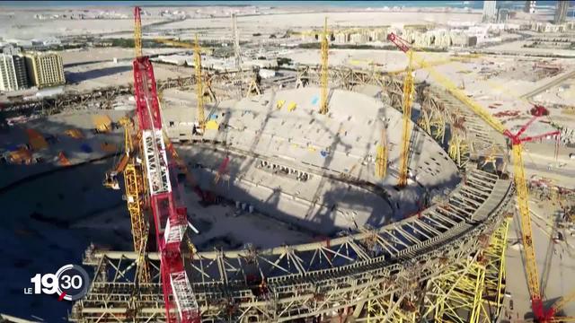 À un an de la Coupe du Monde de football au Qatar, Amnesty International dénonce les délétères conditions de travail des ouvriers sur les chantiers des stades