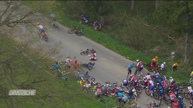 Cyclisme, Liège-Bastogne-Liège (BEL): nombreuses chutes de coureurs et victoire d'Evenepoel (BEL)