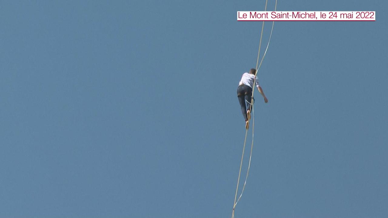 Un funambule bat le record du monde de distance au Mont-Saint-Michel