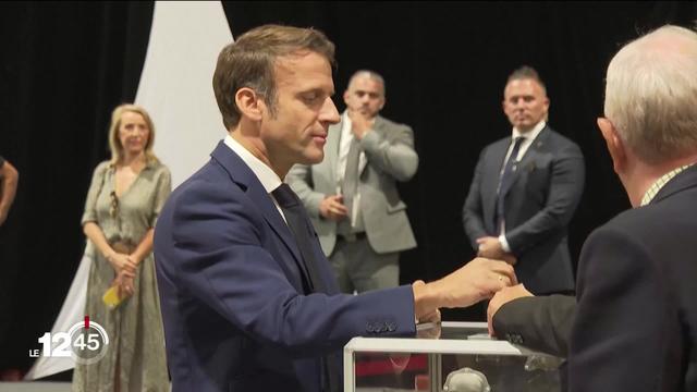 Premier tour des élections législatives françaises: coalition présidentielle et alliance de gauche au coude à coude