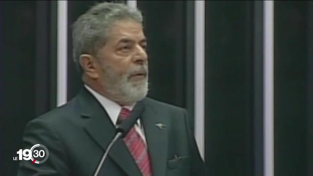 Luiz Inácio Lula da Silva, ancien ouvrier métallurgiste et syndicaliste, devient le premier homme à effectuer trois mandats présidentiels au Brésil
